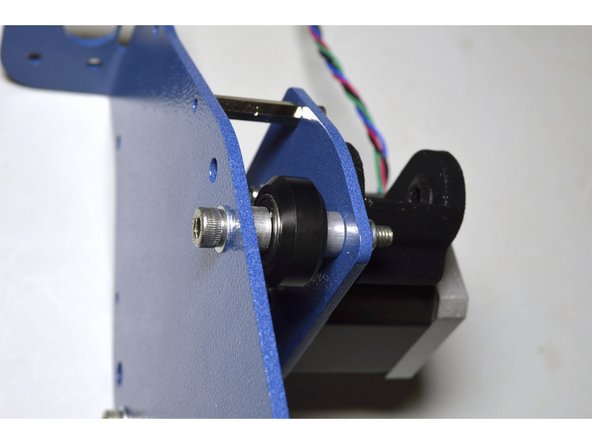 Use the aluminium spacers that was left over from the first two V-Wheels to mount aluminium spacers on both sides