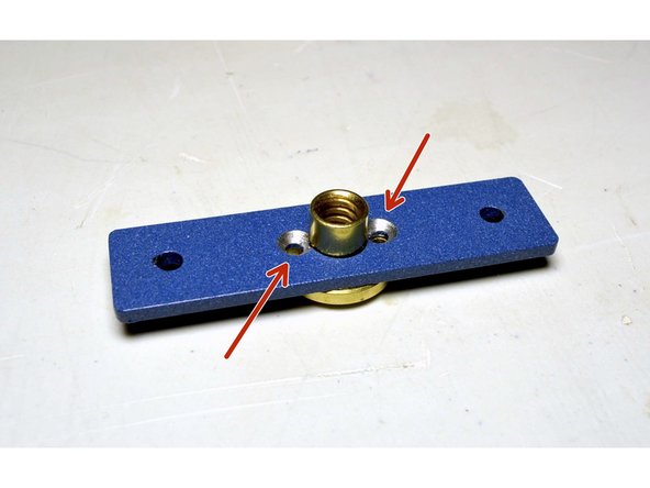 Place the Lead Screw Plate over the lead screw nut as shown in the picture