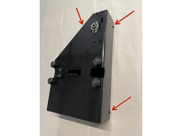 Remove the cover from the left gantry by unscrewing the 6 screws as shown in the pictures with the philips screw driver