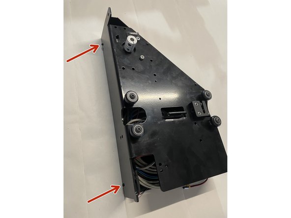 Remove the cover from the right gantry by unscrewing the 6 screws as shown in the pictures with the philips screw driver