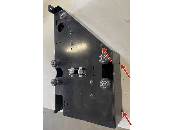 Remove the cover from the right gantry by unscrewing the 6 screws as shown in the pictures with the philips screw driver
