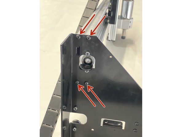 Mount the left gantry to the left side of the aluminium profile with the 4 x M5x16 black button head cap screws.