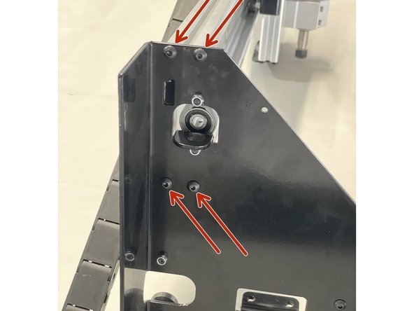 Mount the left gantry to the left side of the aluminium profile with the 4 x M5x16 black button head cap screws.