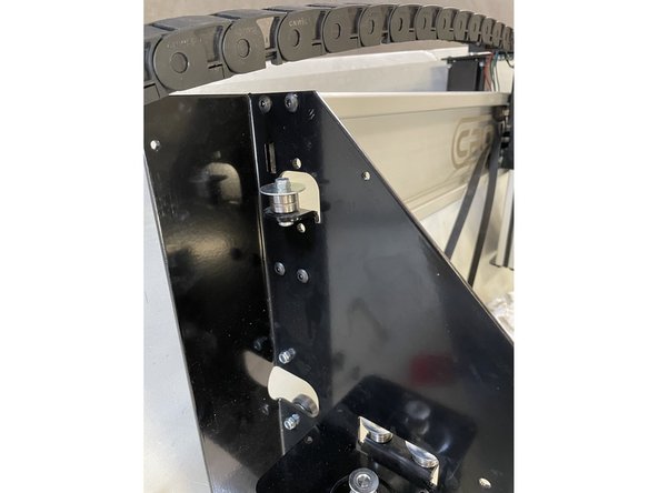 Mount the left gantry to the left side of the aluminium profile with the 4 x M5x16 black button head cap screws. Add a small drop of Pratley Pratlock to the screw thread before inserting the screws.