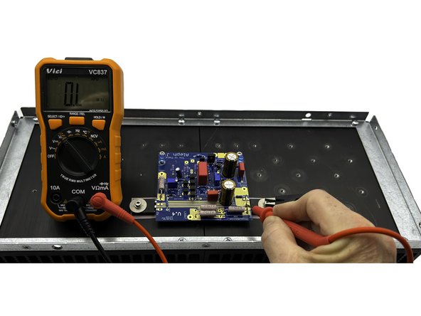 The keen-eyed observer will note that this is not the same heatsink from the previous steps.  No worries.  This step was inserted for added clarification.  It's a heatsink for a 4U/400 chassis.