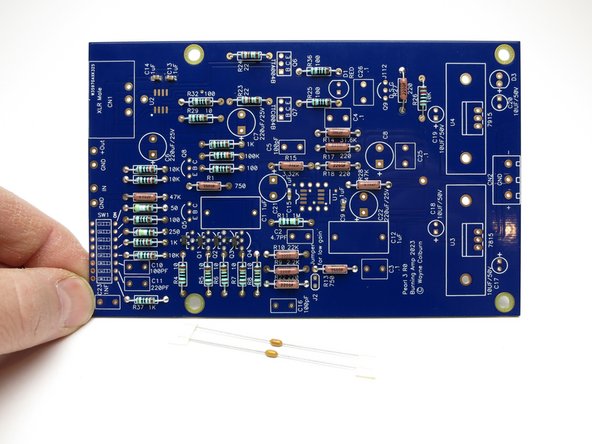 Although it looks somewhat like a resistor, you’ll find the 4.7pF capacitor in the capacitor bag.