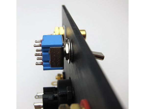 Switch the amp on and off