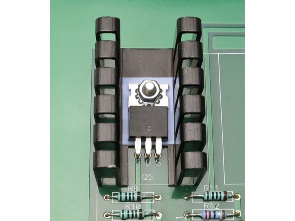 Make sure heatsinks are aligned and do not touch each other.