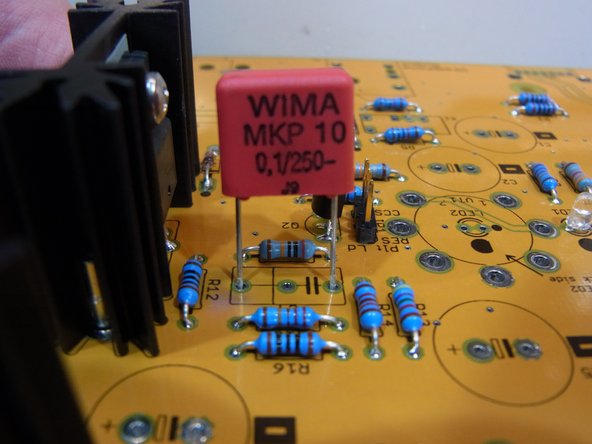 The film caps are not polarized.