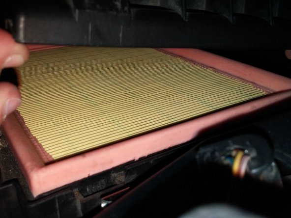 You might notice that the new air filter here is slightly different from the one removed, as it has a thin cotton pad along the bottom and the old one does not. Both styles of air filter are acceptable.