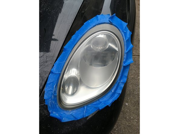 Apply some water to the sanding pad and evenly polish the headlight.