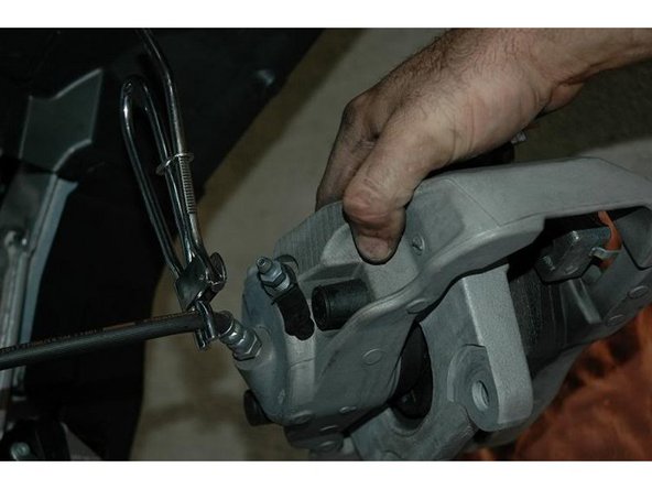 Now pinch the brake line with the pincher.