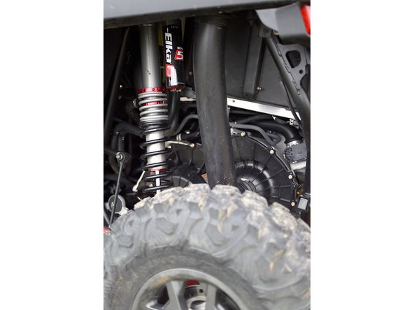 The rebound adjuster located on lower eyelet of the shocks should be oriented towards the tire of the vehicle.If needed, you can turn the lower eyelet to orient properly.