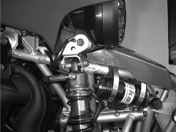 The banjo bolts must be oriented towards the sides of the vehicle with the hose coming out towards the rear. The reservoirs must be attached to the front of the frame using the provided rubber holders and metal collars. Make sure to route the hoses according to photos.