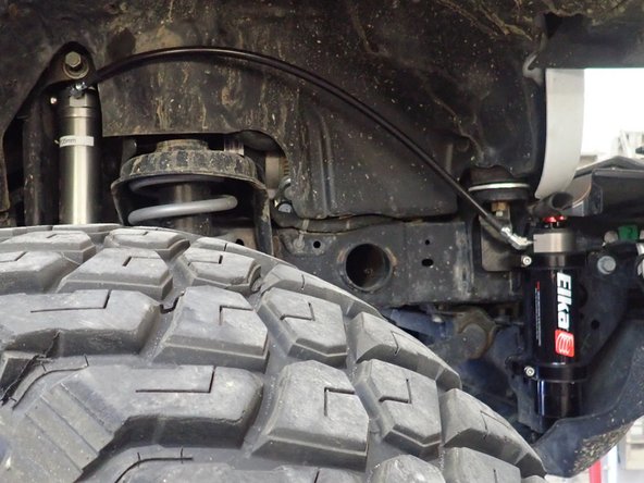 When reservoir is placed properly, apply threads locker on clamp's bolts and torque them at 10 ft/Lb