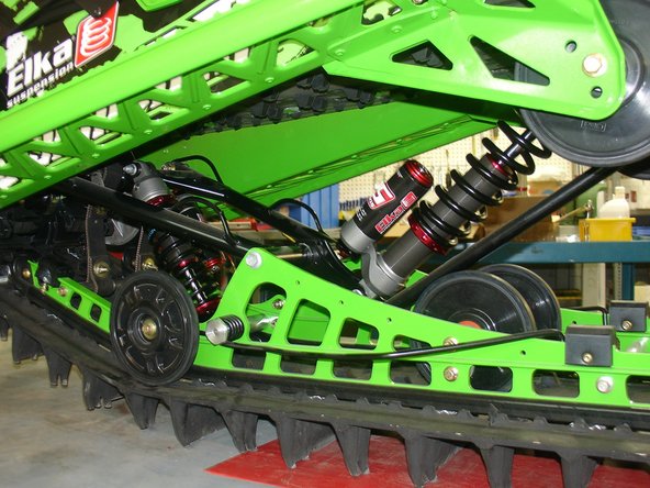 Install the Elka rear shock with the piggyback reservoir install on the left side with the rebound facing upwards as shown on the photo.