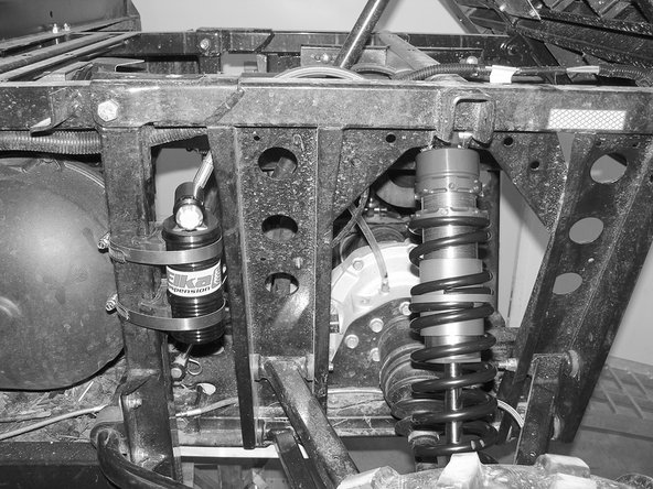 Banjo bolts must face towards the front of the vehicle with their attachement point towards the inside.