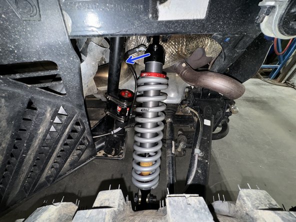 Note: The hose configurations are different on the left and right side, pay attention to pictures to make sure you are installing the proper shocks on each side.
