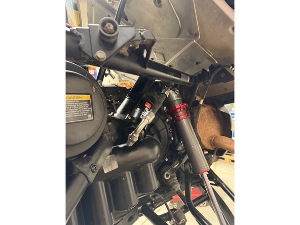 On models with rebound, the lower shock eyelets must be installed with the rebound adjuster oriented toward the rear of the vehicle. If needed, rotate the lower eyelet to ensure proper orientation.