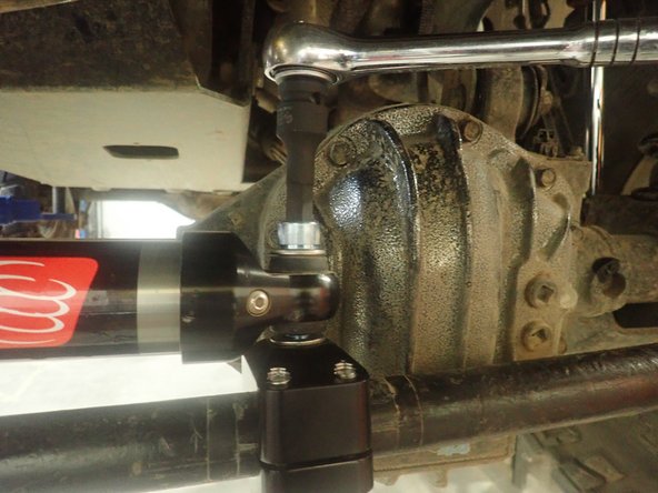 With a supplied washer installed on each sides of stabilizer head, fix temporarily stabilizer on clamp as shown.