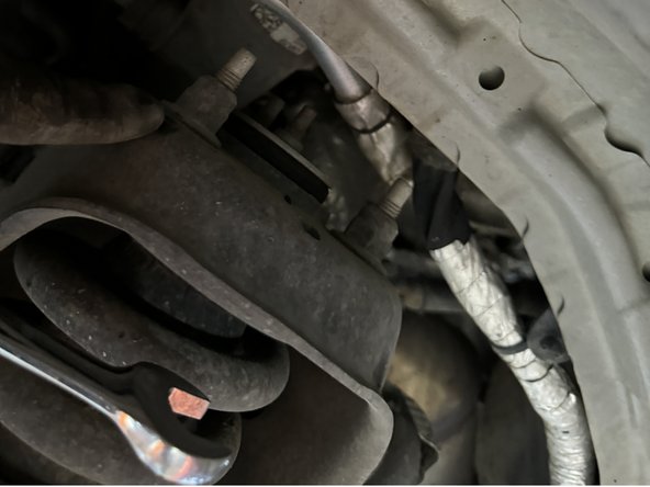 Remove the 3 nuts of the upper shock.