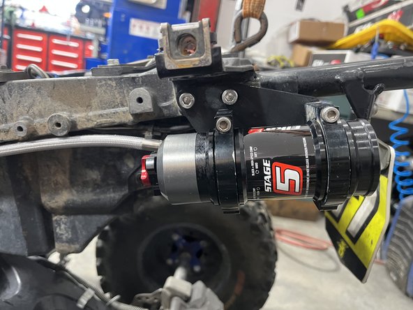 Fix the mounting bracket on the sub frame as shown.