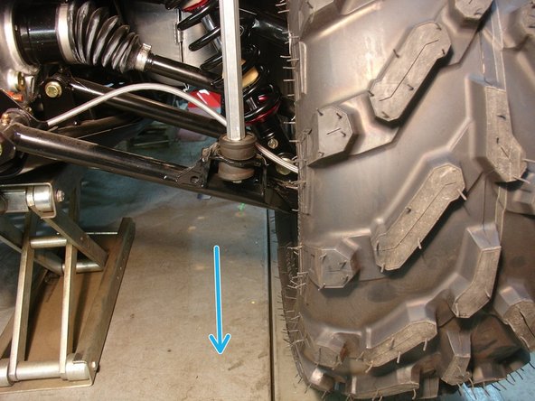 On Stage 2, Stage 4 and Stage 5 models the rebound adjuster located on lower eyelet of the shocks should be oriented towards the rear of the vehicle, as indicated by the blue arrow on the photo.