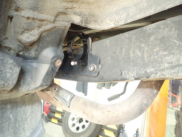 When the bracket as been tight in horizontal position, secure it with the provided steel collar around the frame. Be careful to not place the collar screw where the rezzy will be installed.