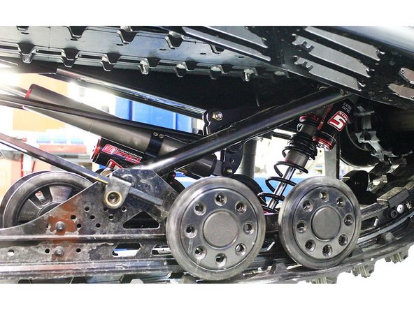 Install the Elka rear shock with the reservoir at the bottom and oriented towards the rear of the snowmobile as shown on the photo.