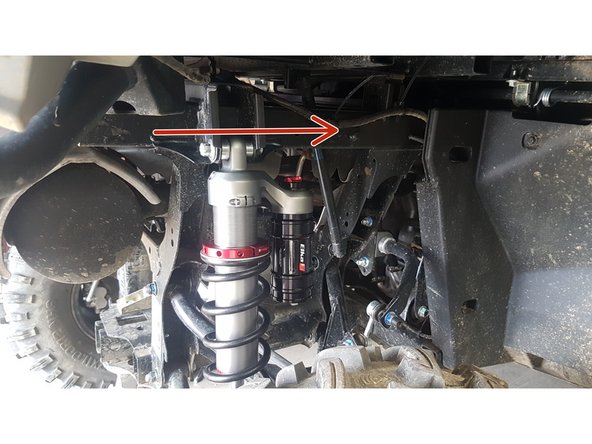 Install both new Elka rear shock with the piggyback reservoir at the top and oriented forward to the front of the vehicule as indicated by the red Arrow on the photo. On Stage 1 and Stage 2, the left and the right shock are the same. Just install them with the shraeder nitrogen valve at the top of vehicle.