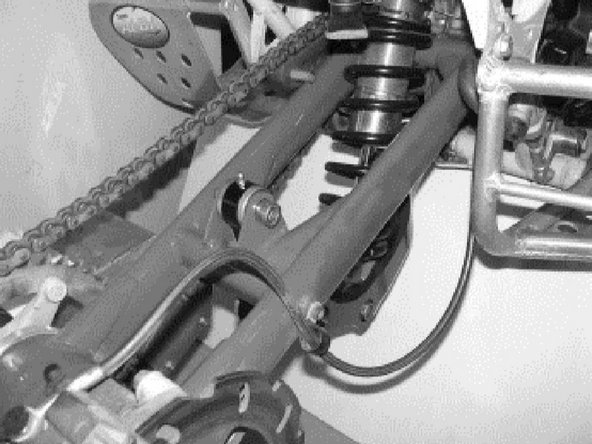 Install the black part of the Dual-Linkage and attach it to the swingarm.