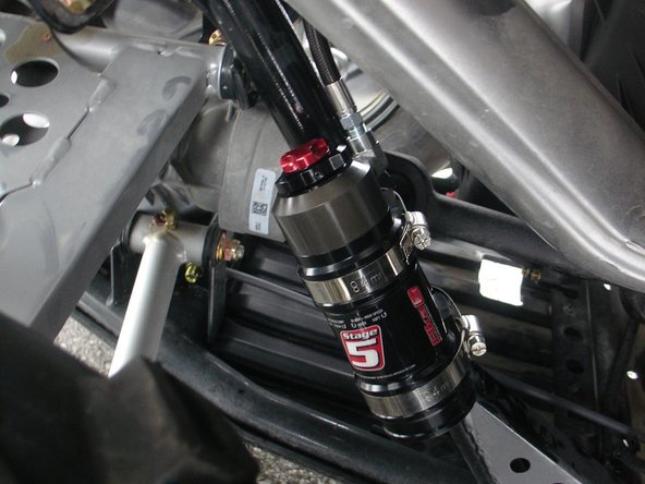 DO NOT overtighten the collars or overbend the hose.