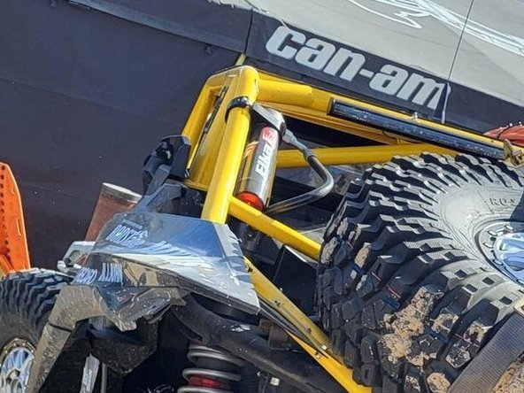 Reservoirs can be mounted on the lateral tubes of the cage or the upper horizontal tube as shown.