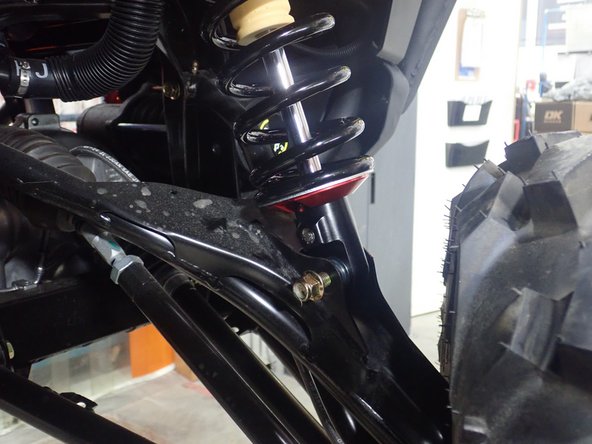 STAGE 3-4-5: Piggyback heads must be oriented upward and facing the outside of the vehicle. ( Right side shown )