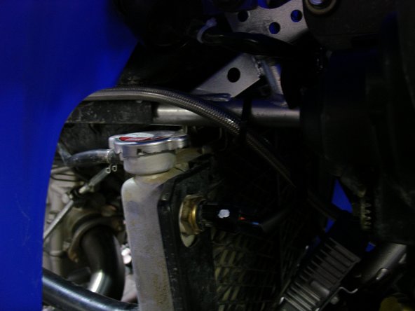 Do not over tighten the metal collars on the reservoir (torque to 6 lb/in).  Make sure to route the hose according to the pictures.