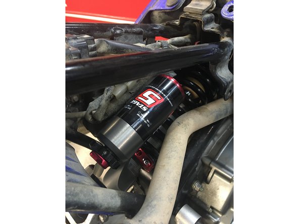 Rebound adjuster must be facing upwards.