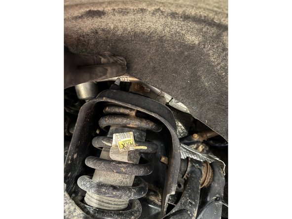 Remove the 3 upper nuts of the shock.