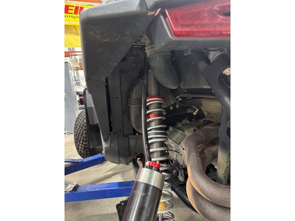 Install rear remote reservoir shocks with the hoses facing the rear of vehicle.