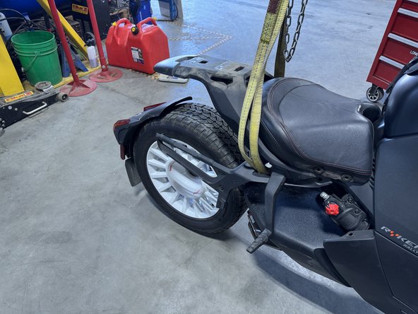 Remove the saddlebag.