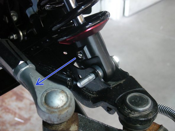 On Stage 2, Stage 4 and Stage 5 models, the lower shock eyelets should be installed with the rebound adjuster oriented towards the rear of the vehicle as shown by the blue Arrow on the photo ( right side shown ). If needed, you can turn the lower eyelet to orient properly.