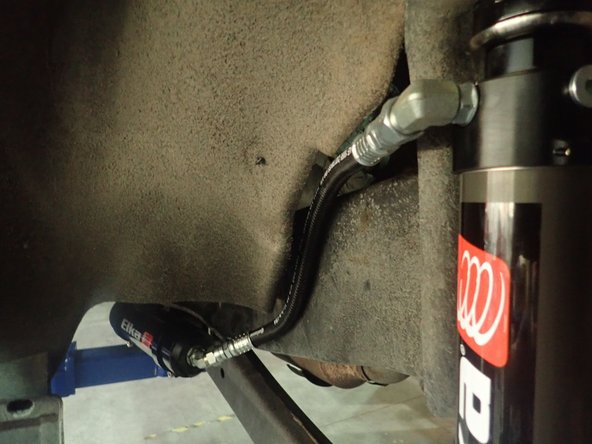 Before droping the vehicule, make sure coil springs are aligning well at their position.