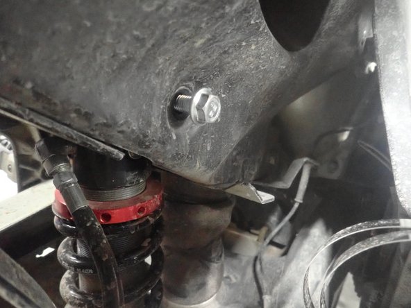 For Stage 4-5, install rear shock with the reservoir's line facing the rear-right of vehicle as shown by red arrow.