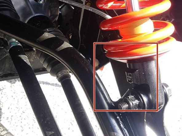 On Stage 2, Stage 4 and Stage 5 models, the lower shock eyelets should be installed with the rebound adjuster (red square) oriented towards the back of the vehicle as shown by the Red square on the photo ( Right side shown ). If needed, you can turn the lower eyelet to orient properly.