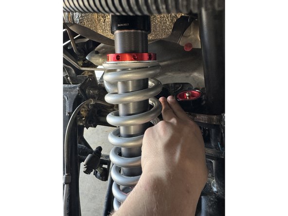 Route the hose properly and install the shock reservoir to the frame as shown. Use the reservoir holder that came with the shock.