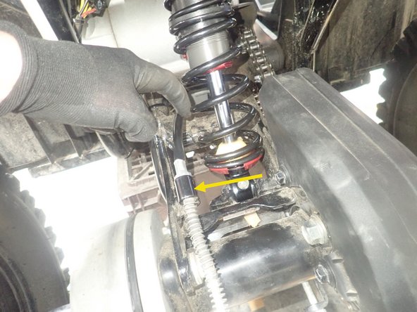 To avoid contact with the spring, bend slightly the brake cable bracket to the left side of atv.