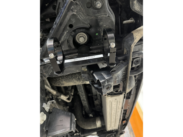 Remove the bolt of the body mount bushing.