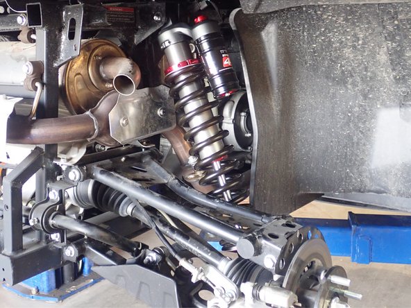 Install the rear new Elka shocks with the reservoir ( on Stage 3-4-5 ) or Schraeder nitrogen valve ( on Stage 1-2 ) at the top of vehicle. ( Right side shown ).