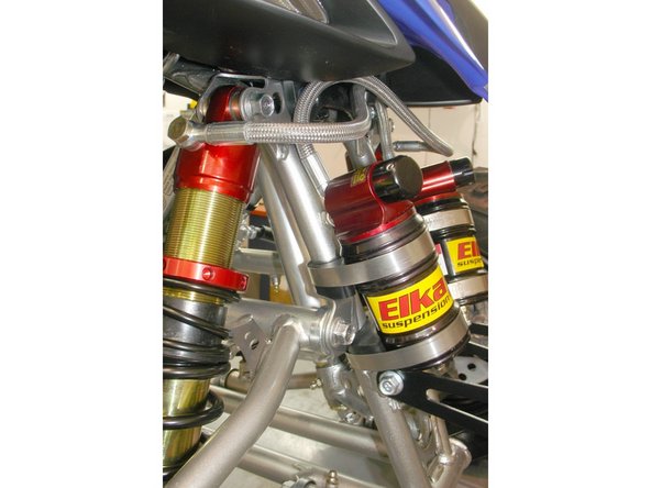 Install the Elka shock absorbers bolting the top mount first with the banjo bolt (connected to the shock head) facing towards the outside of the vehicule.  Orient the hose towards the front of the vehicule.