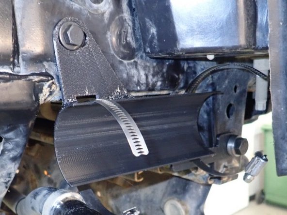 With the longer supplied bolt passed through frame (red Arrow) and the shorter supplied bolt screwed into existing threaded hole (green Arrow), fix reservoir bracket. (right side shown)