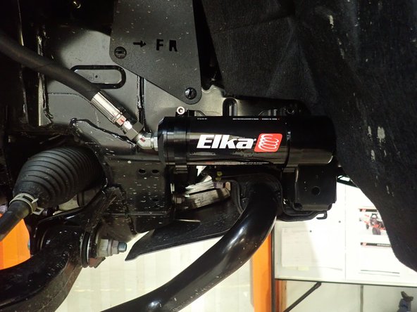 When the reservoir is placed properly, apply thread locker on the clamp's bolts and torque them to 10 Ft-Lb.